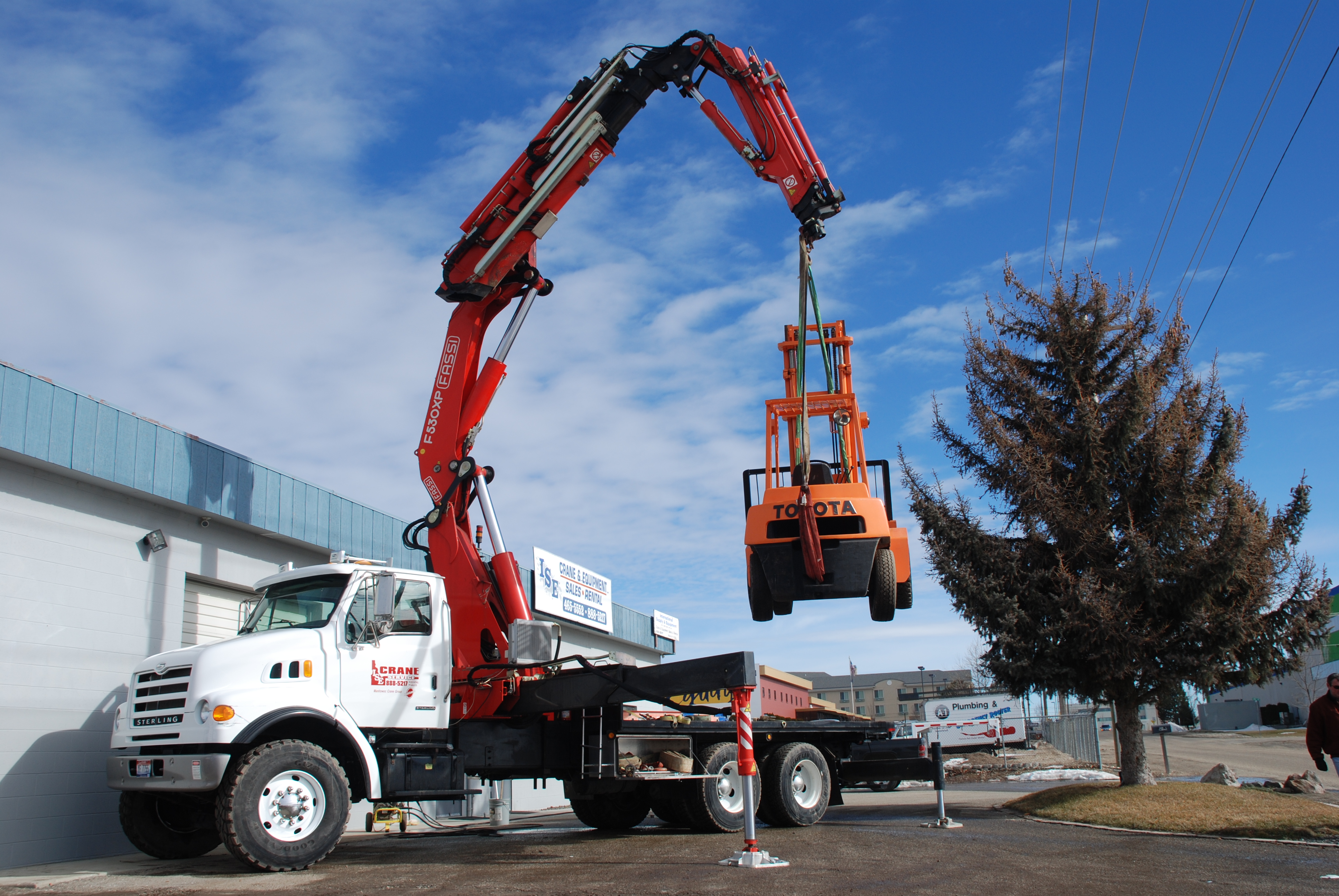 26 ton rental boom truck